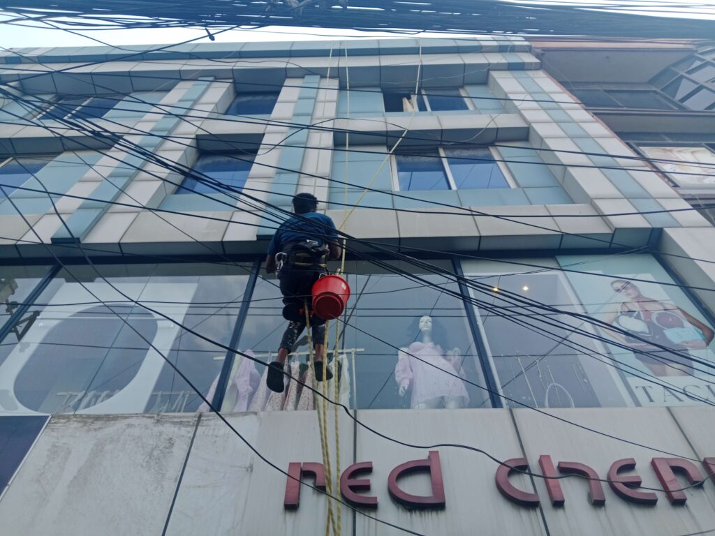 cleaning service at red cherry
