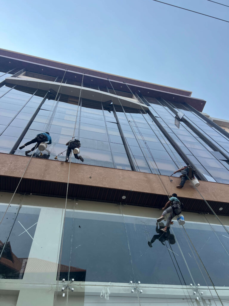 outdoor glass cleaning service